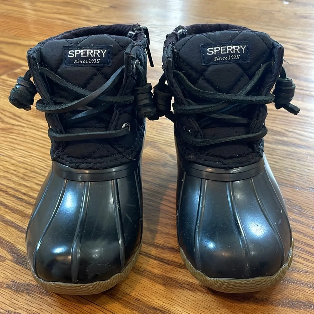 Girl’s Sperry Saltwater Nylon Quilt Duck Boots. Size 8M. Excellent Condition.